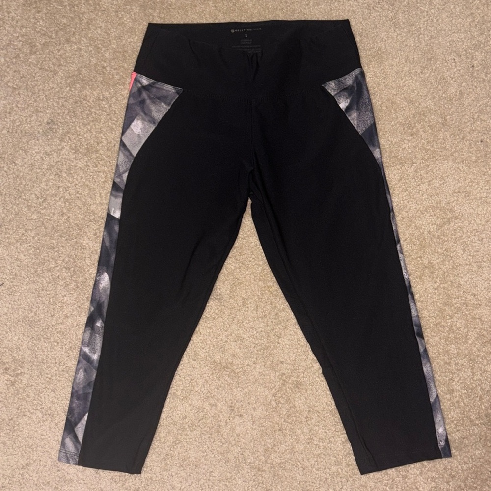 Bally Total Fitness Crop Workout Leggings, Size Small, Excellent Condition